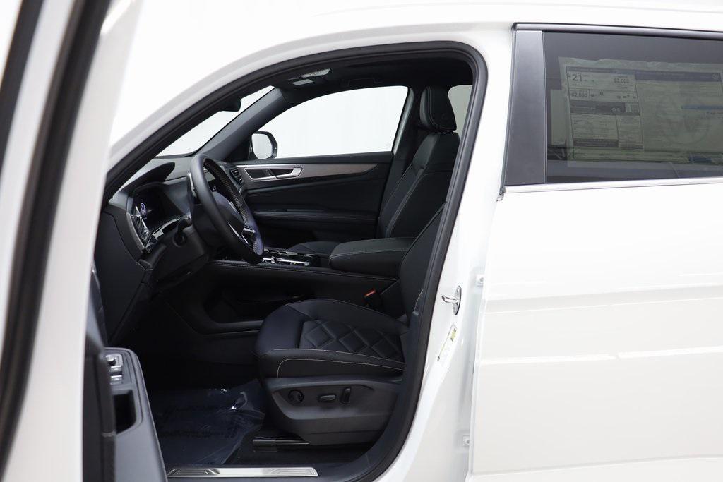 new 2025 Volkswagen Atlas Cross Sport car, priced at $43,103