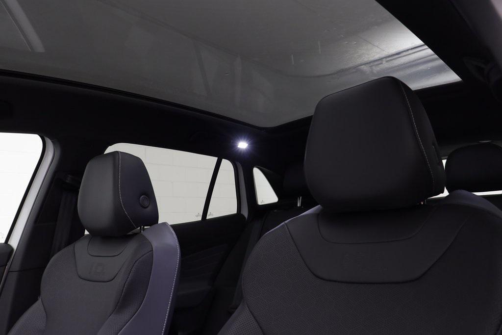 new 2025 Volkswagen ID.4 car, priced at $53,722