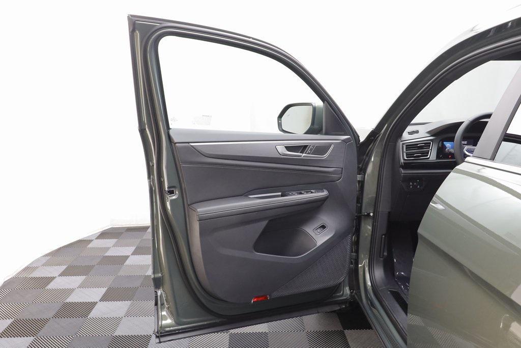 new 2026 Volkswagen Atlas Cross Sport car, priced at $44,874