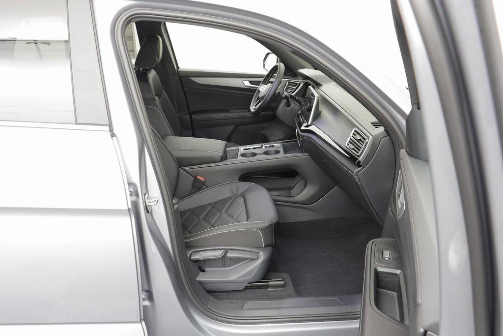 new 2026 Volkswagen Atlas Cross Sport car, priced at $40,593