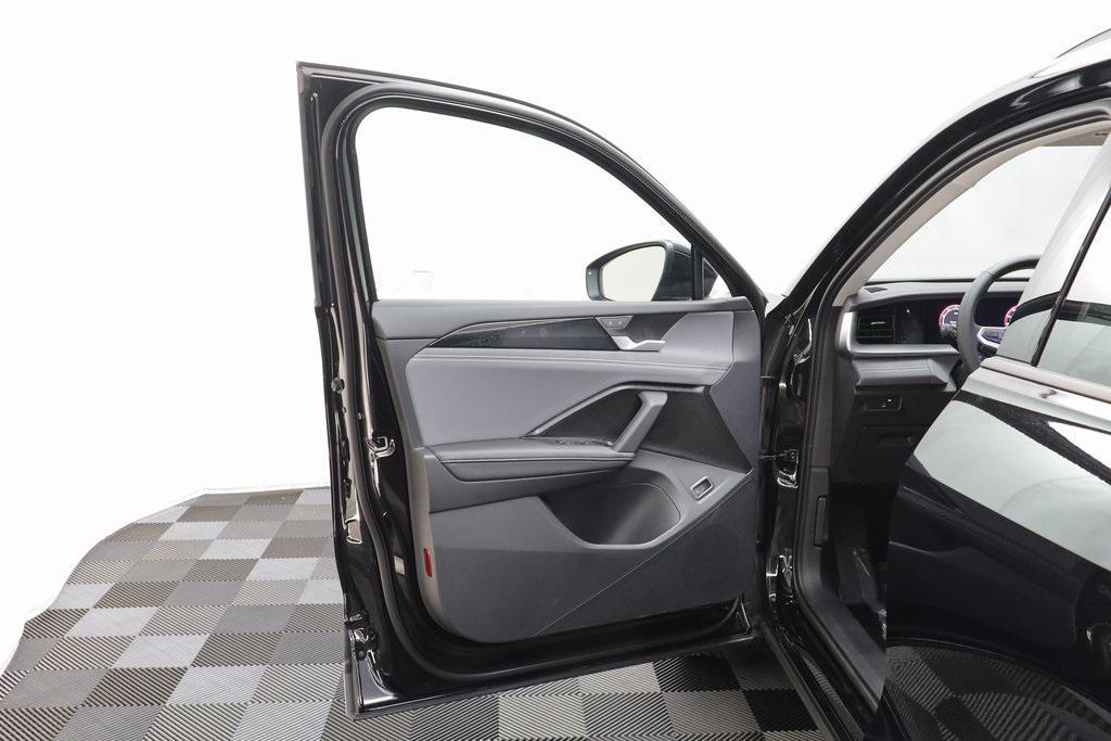 new 2025 Volkswagen Tiguan car, priced at $33,770