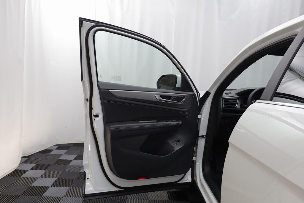 new 2025 Volkswagen Atlas Cross Sport car, priced at $41,103