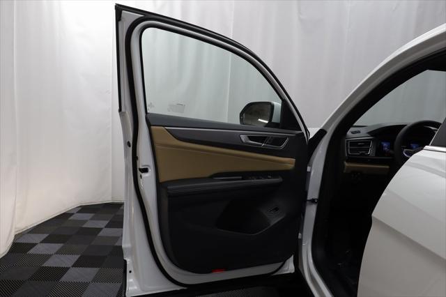 new 2025 Volkswagen Atlas Cross Sport car, priced at $43,821