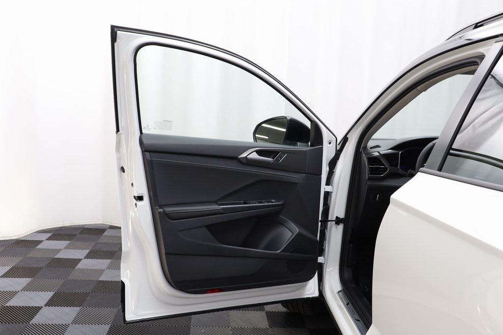 new 2025 Volkswagen Taos car, priced at $33,116