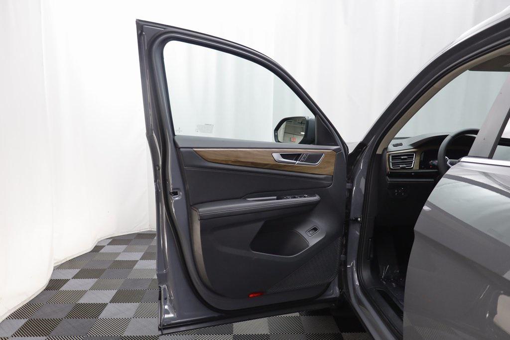 new 2026 Volkswagen Atlas car, priced at $46,447