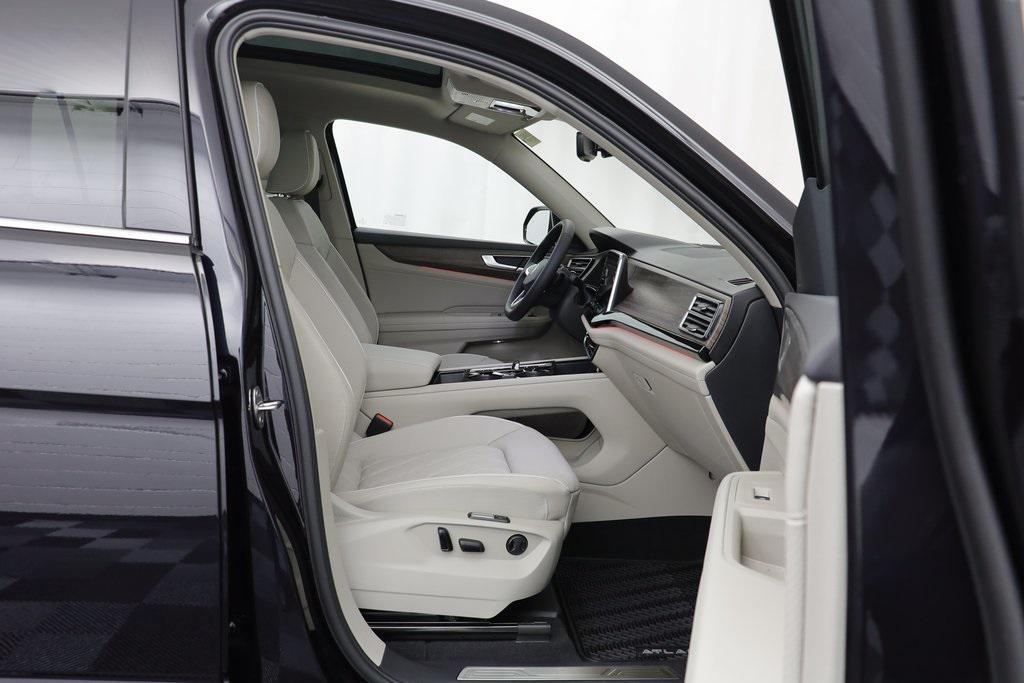 new 2026 Volkswagen Atlas car, priced at $53,681
