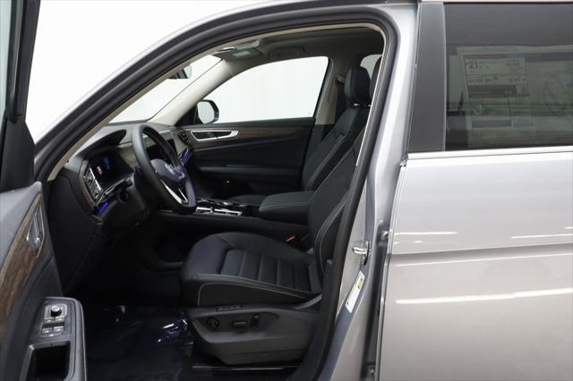 new 2025 Volkswagen Atlas car, priced at $48,670