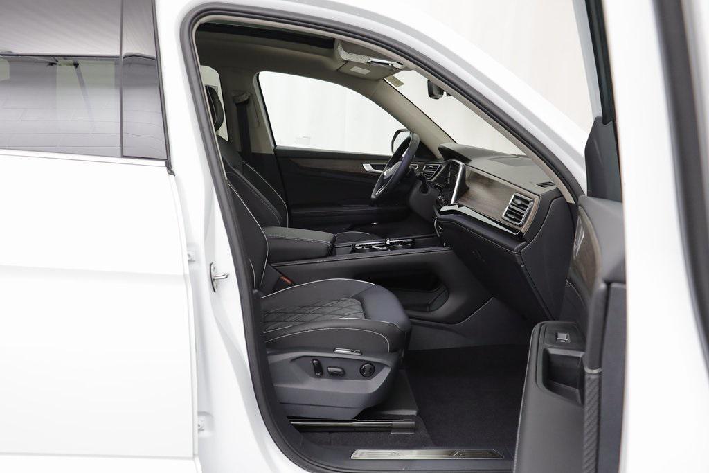 new 2026 Volkswagen Atlas car, priced at $54,411