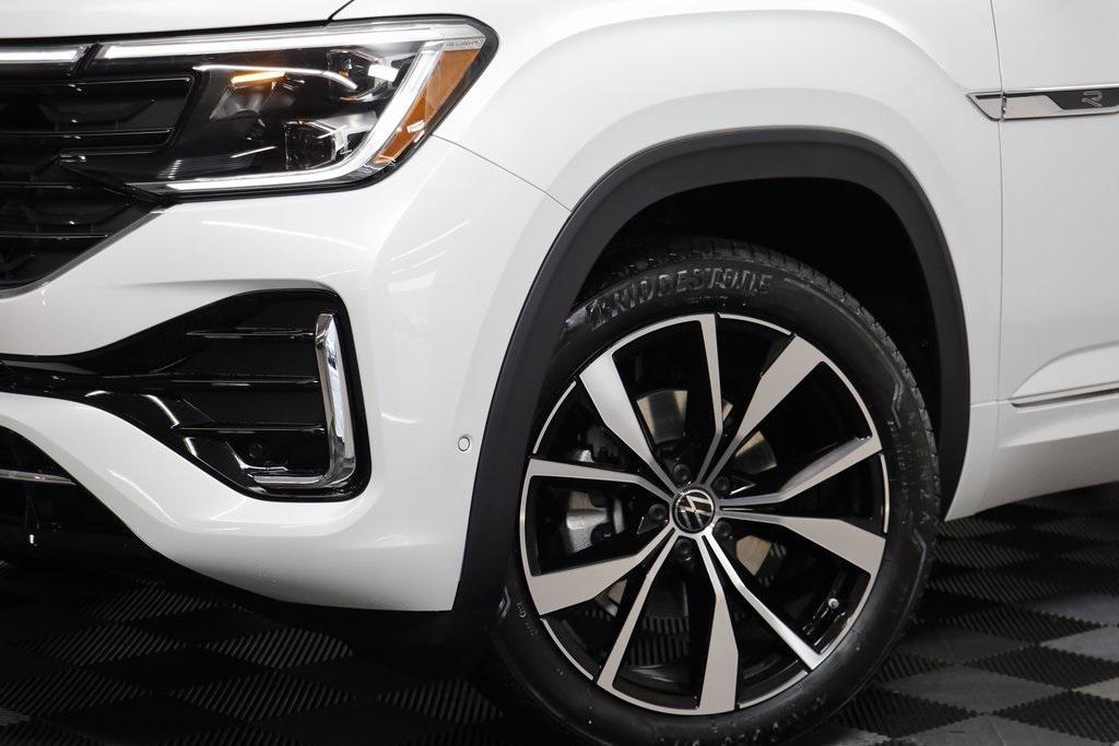 new 2026 Volkswagen Atlas car, priced at $54,411