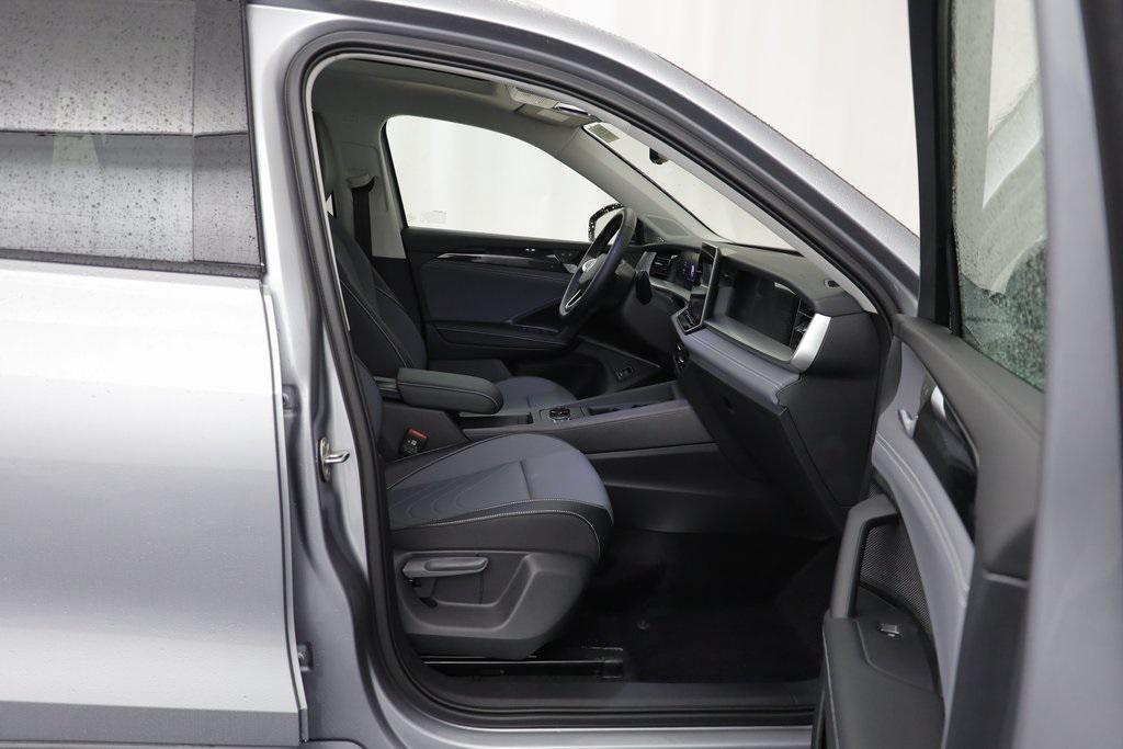 new 2025 Volkswagen Tiguan car, priced at $33,770