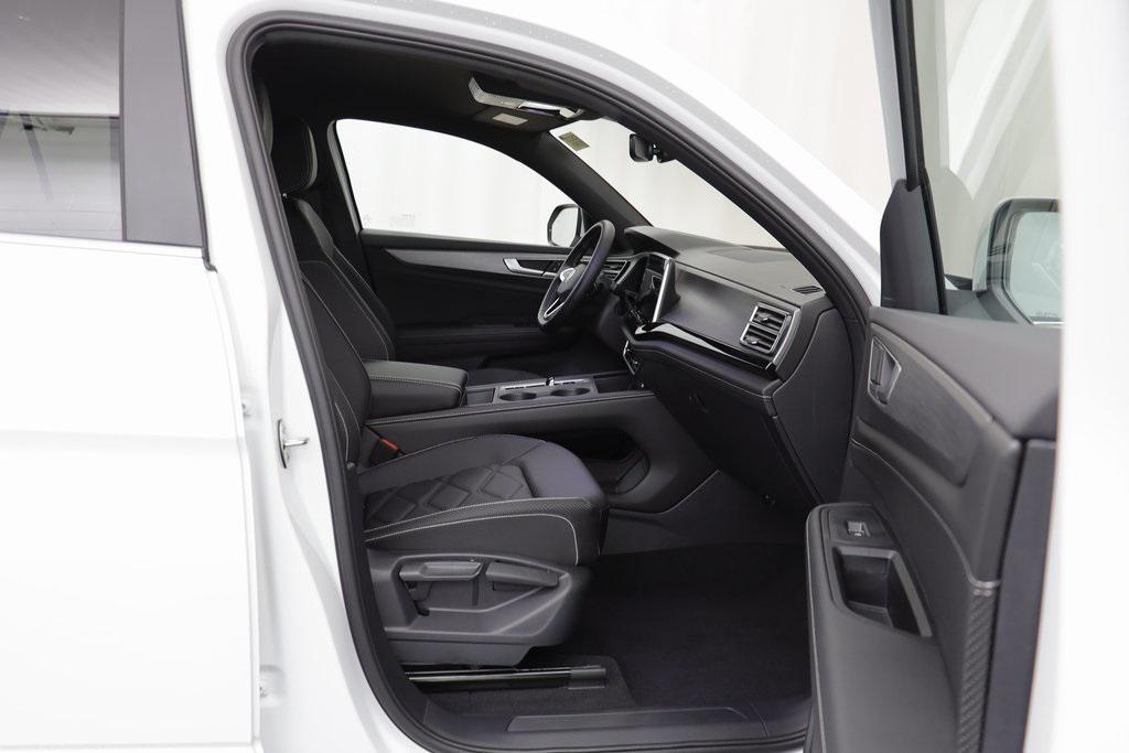 new 2025 Volkswagen Atlas Cross Sport car, priced at $39,131
