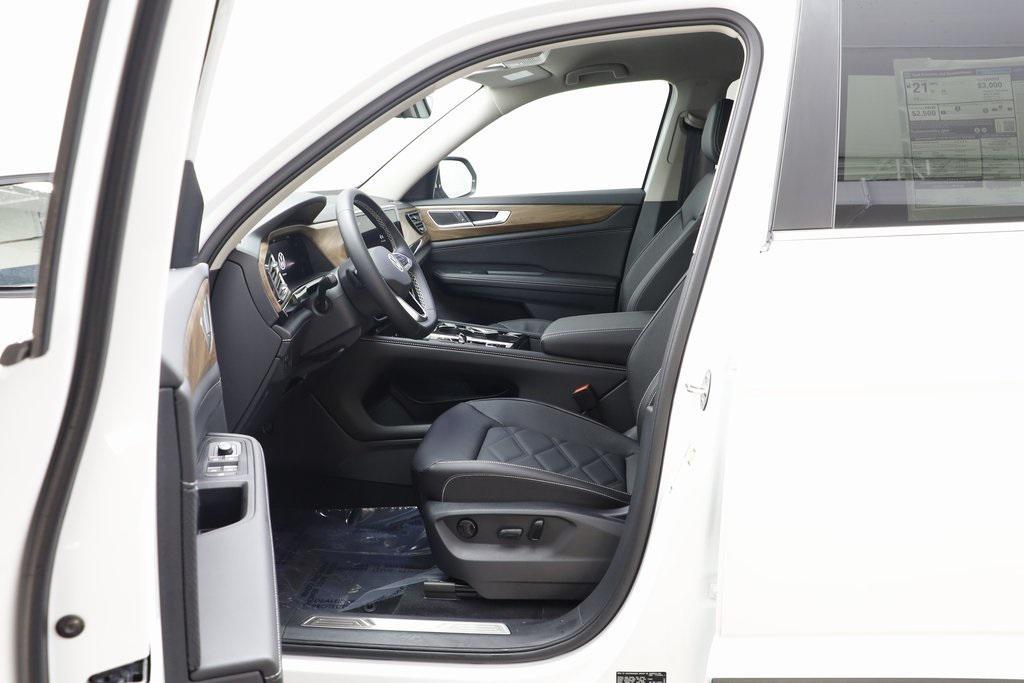 new 2025 Volkswagen Atlas car, priced at $41,041