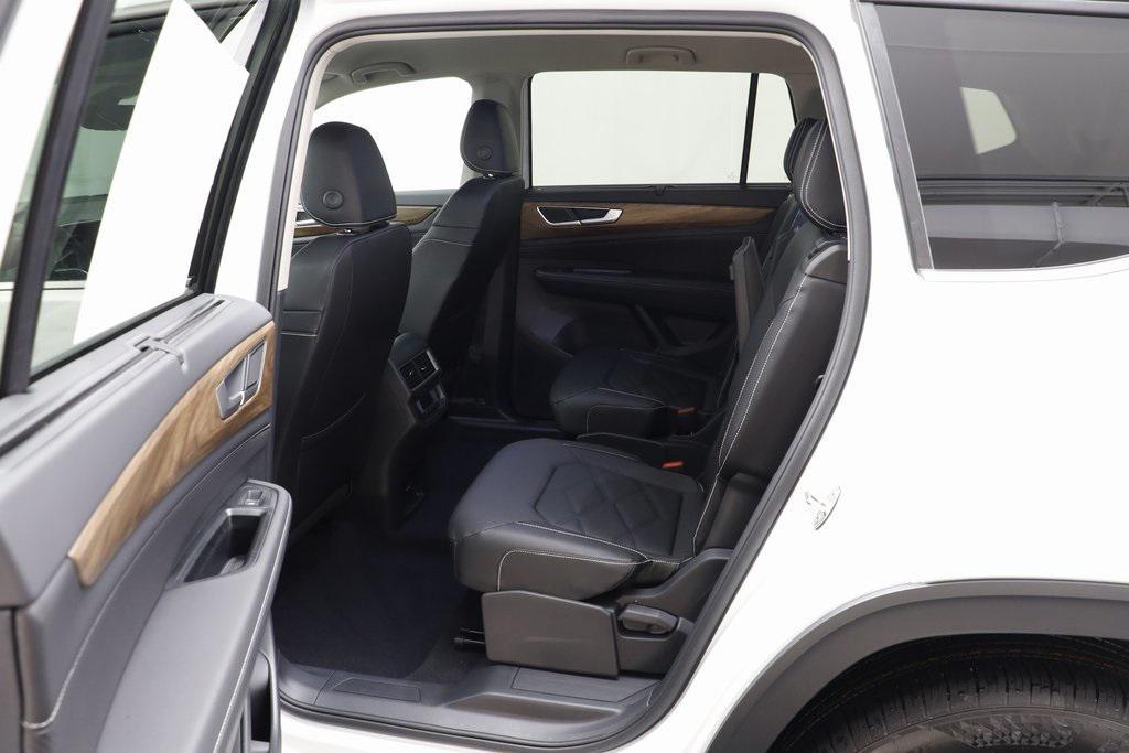 new 2025 Volkswagen Atlas car, priced at $41,041