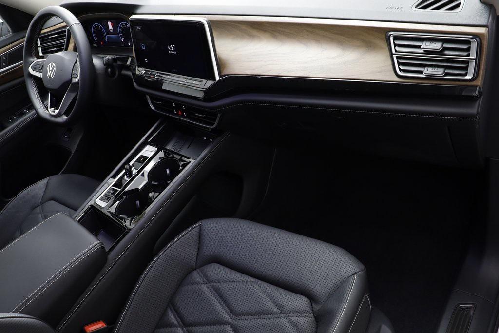 new 2025 Volkswagen Atlas car, priced at $41,041