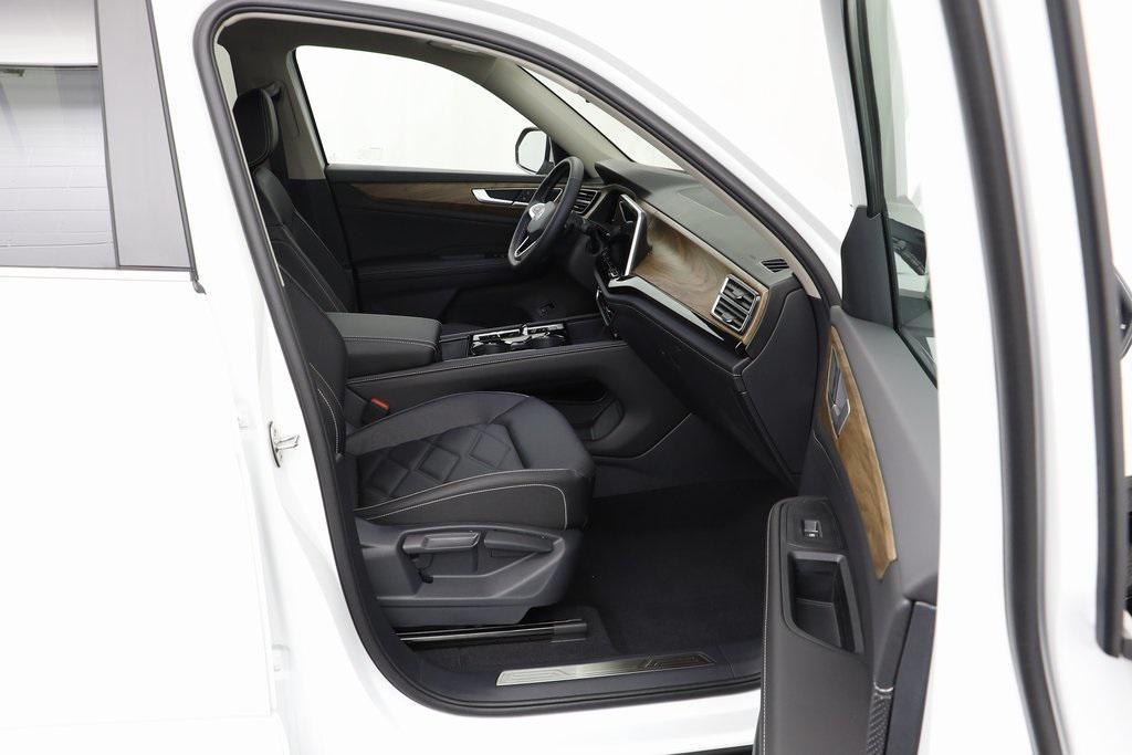 new 2025 Volkswagen Atlas car, priced at $41,041