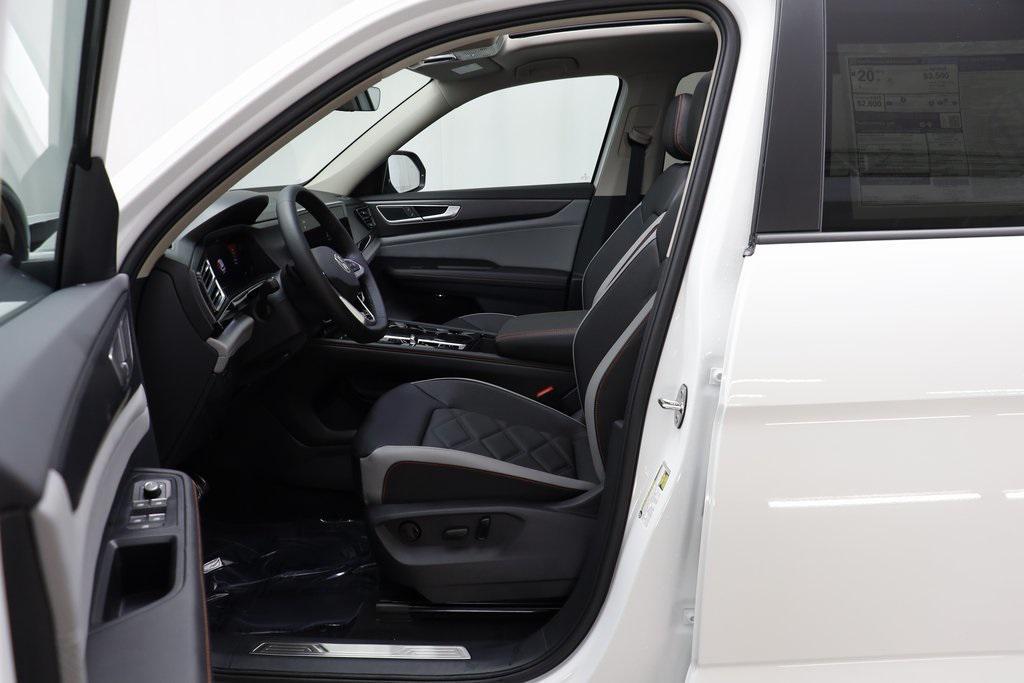 new 2025 Volkswagen Atlas car, priced at $45,056