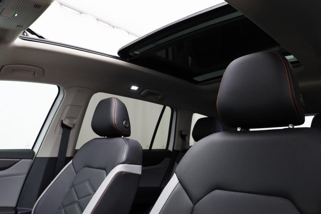 new 2025 Volkswagen Atlas car, priced at $45,056