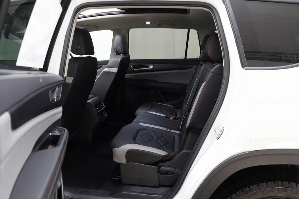 new 2025 Volkswagen Atlas car, priced at $45,056