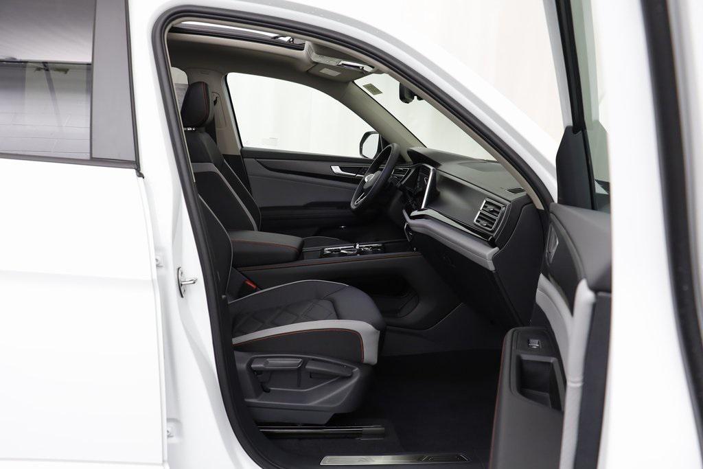 new 2025 Volkswagen Atlas car, priced at $45,056
