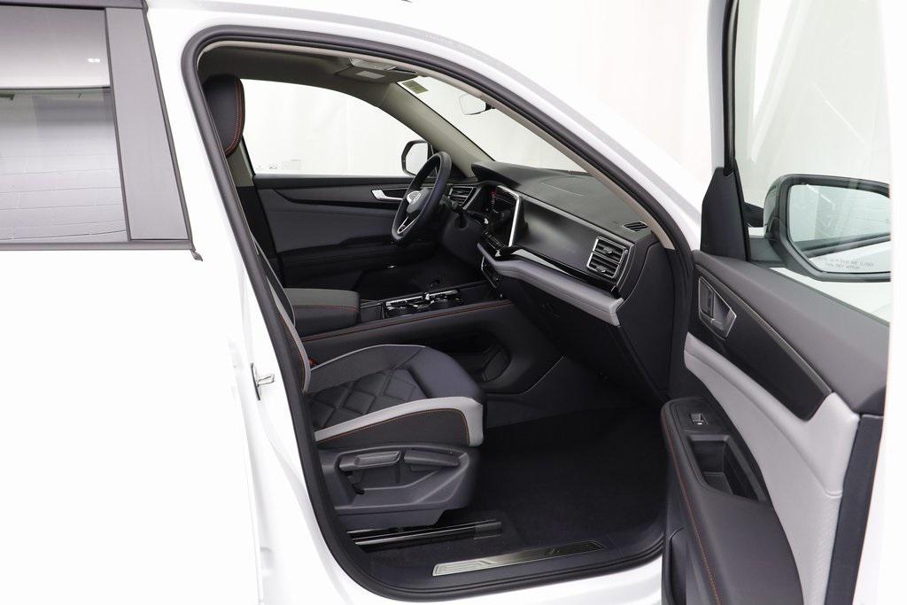 new 2025 Volkswagen Atlas car, priced at $40,904