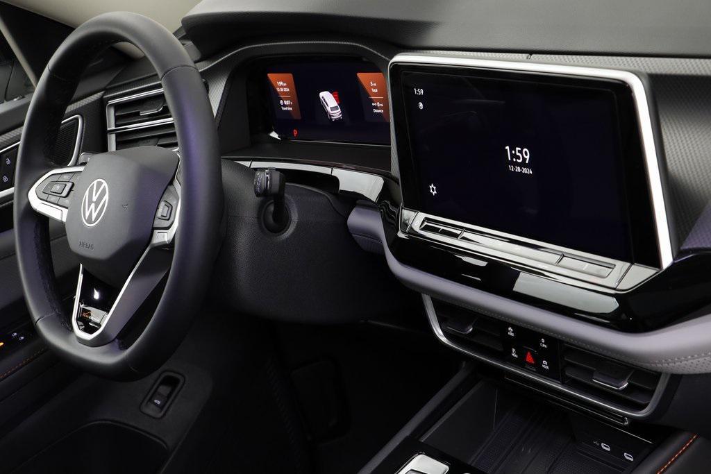 new 2025 Volkswagen Atlas car, priced at $40,904