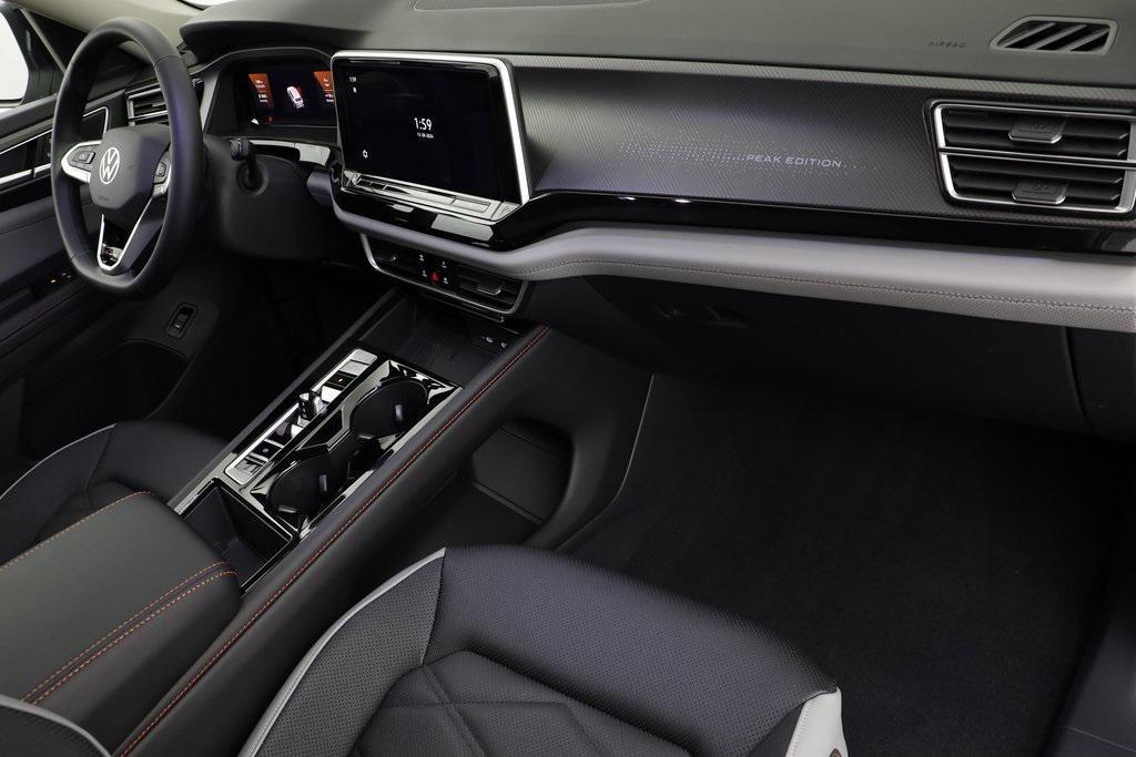 new 2025 Volkswagen Atlas car, priced at $40,904