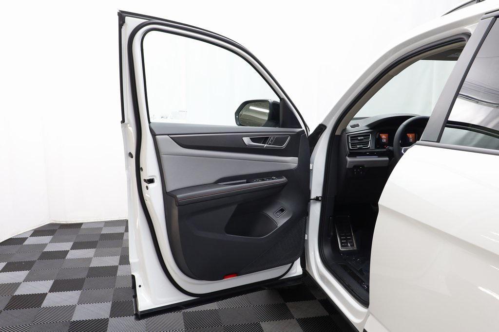 new 2025 Volkswagen Atlas car, priced at $40,904