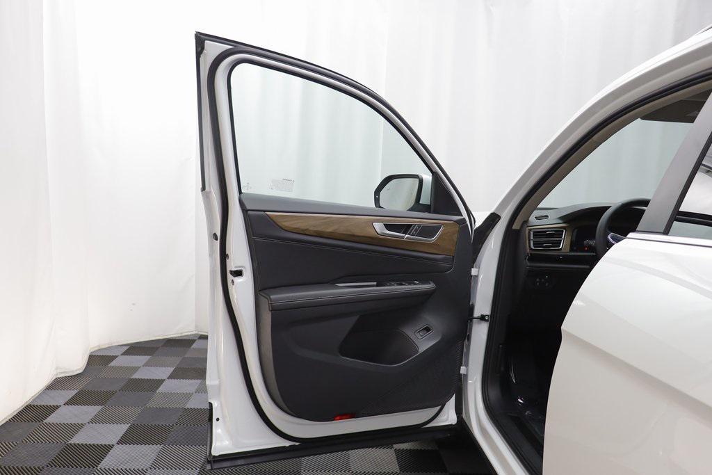 new 2026 Volkswagen Atlas car, priced at $45,927