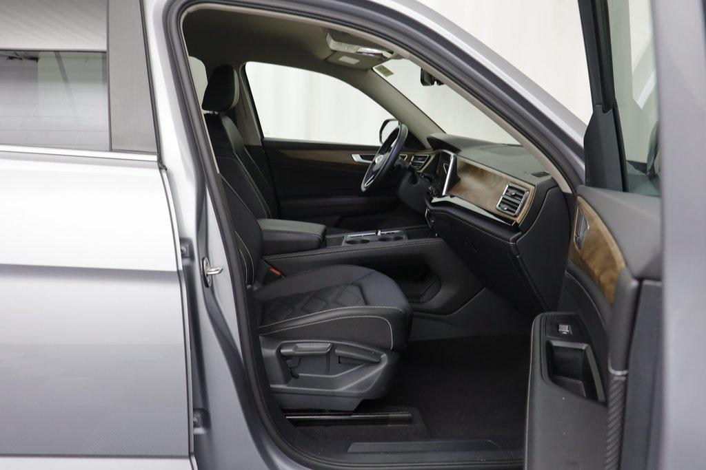 used 2025 Volkswagen Atlas car, priced at $34,047