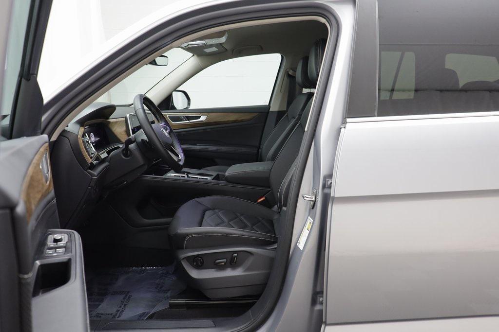 used 2025 Volkswagen Atlas car, priced at $34,047