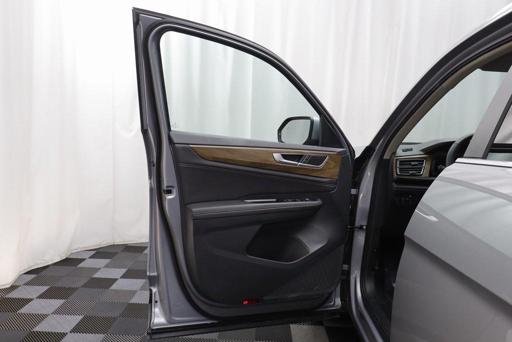 used 2025 Volkswagen Atlas car, priced at $34,047