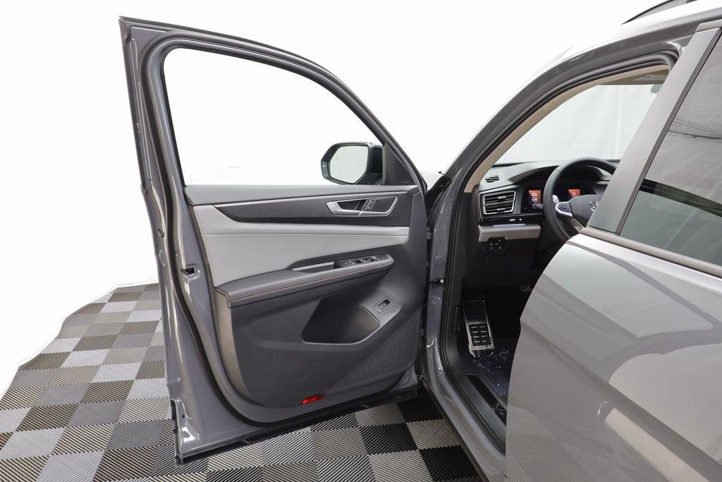 new 2025 Volkswagen Atlas car, priced at $42,514