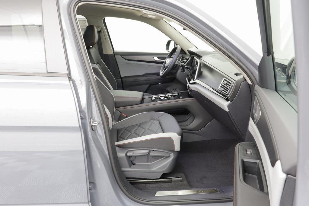 new 2025 Volkswagen Atlas car, priced at $42,514