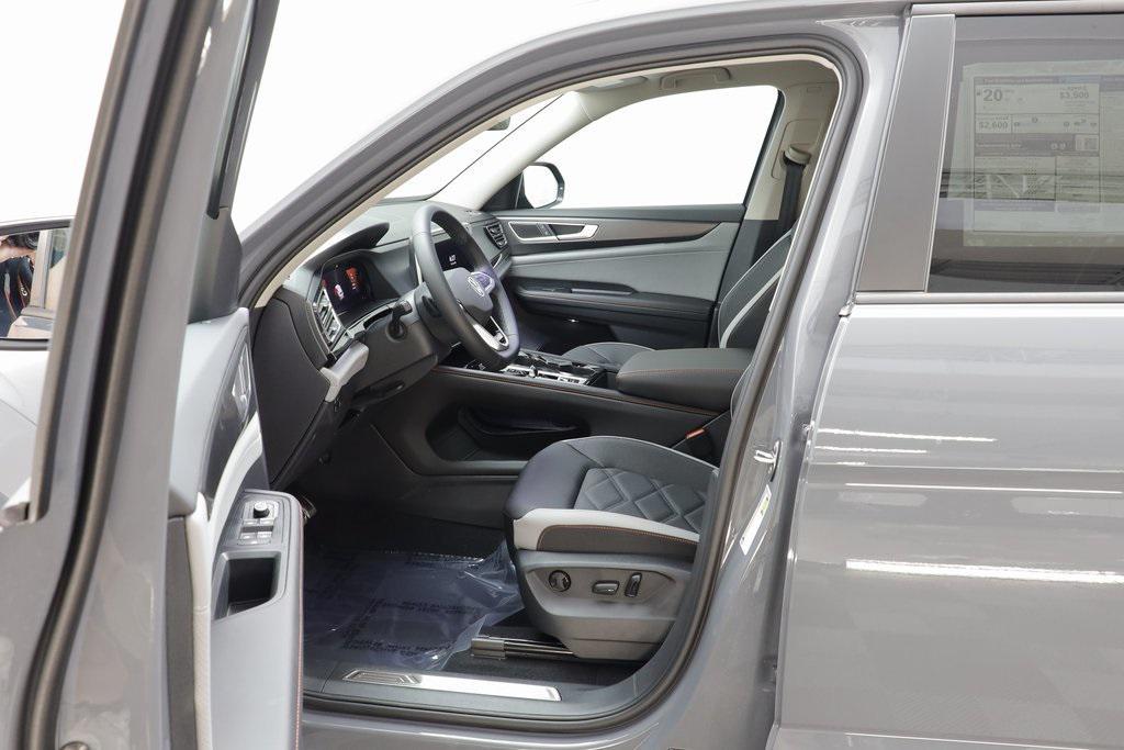 new 2025 Volkswagen Atlas car, priced at $42,514