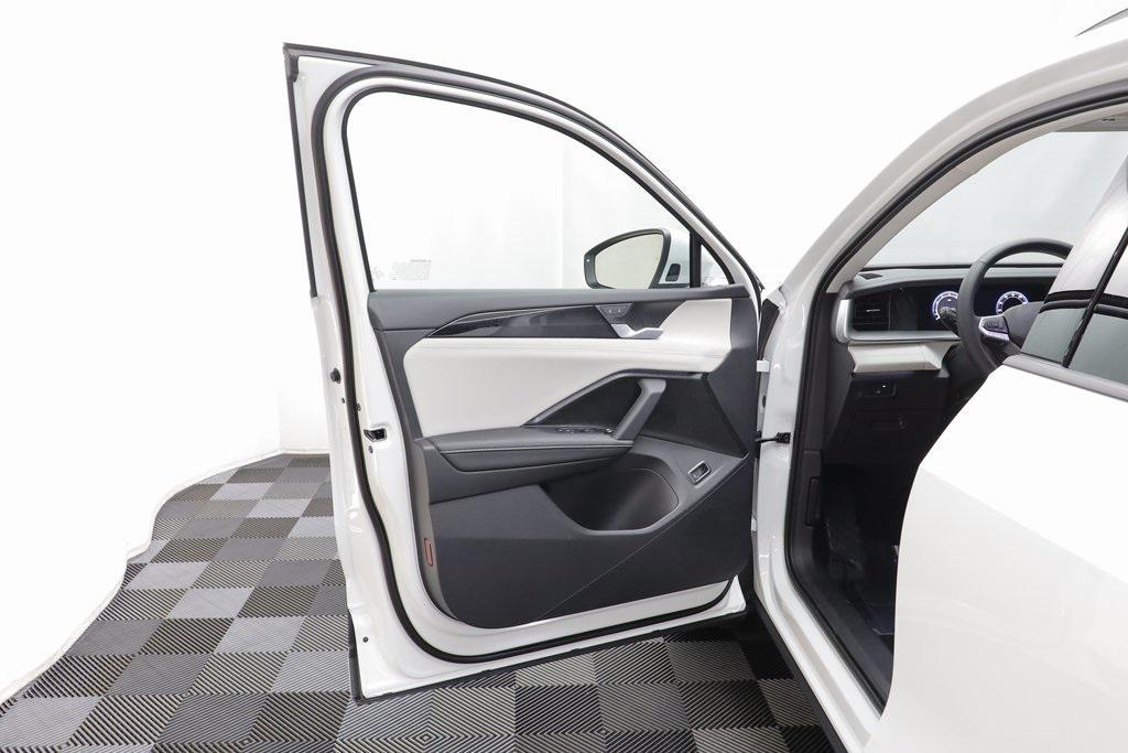 new 2025 Volkswagen Tiguan car, priced at $33,770