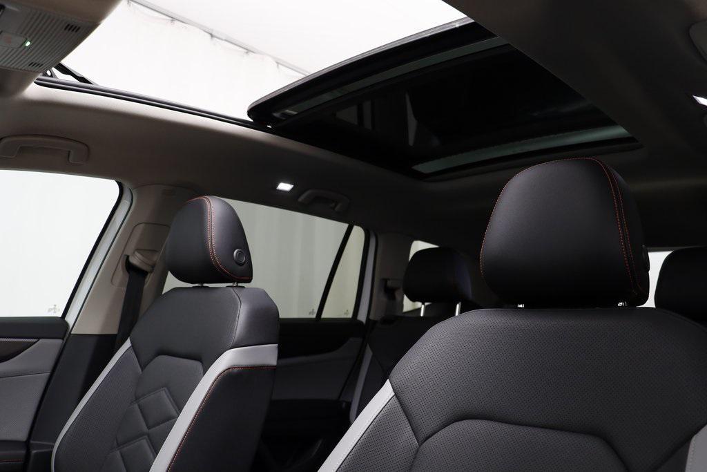 new 2025 Volkswagen Atlas car, priced at $45,056