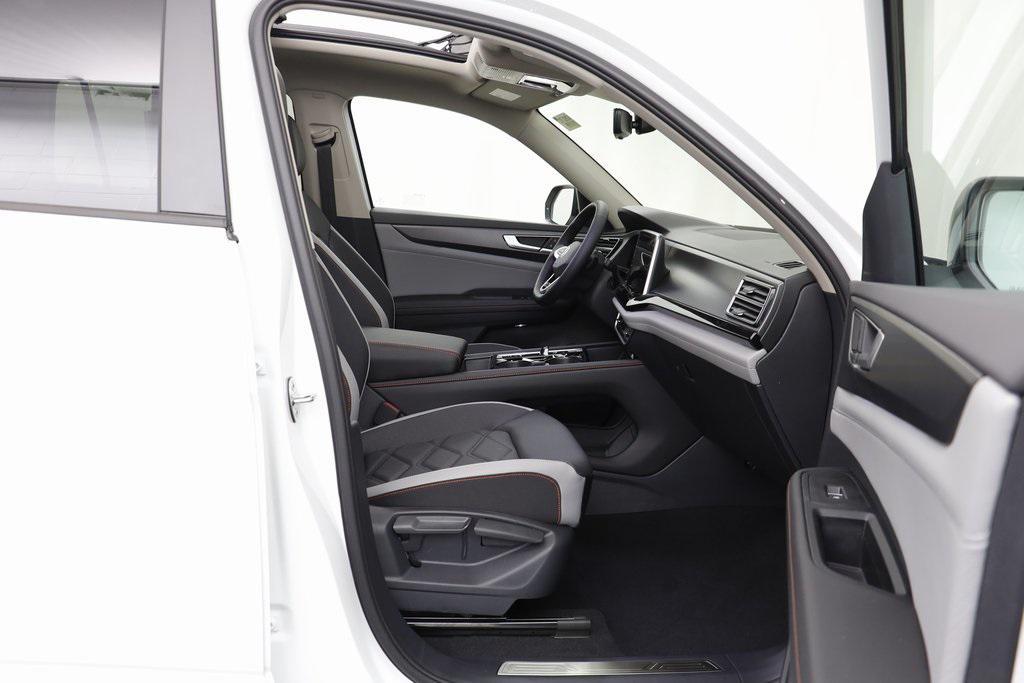 new 2025 Volkswagen Atlas car, priced at $45,056