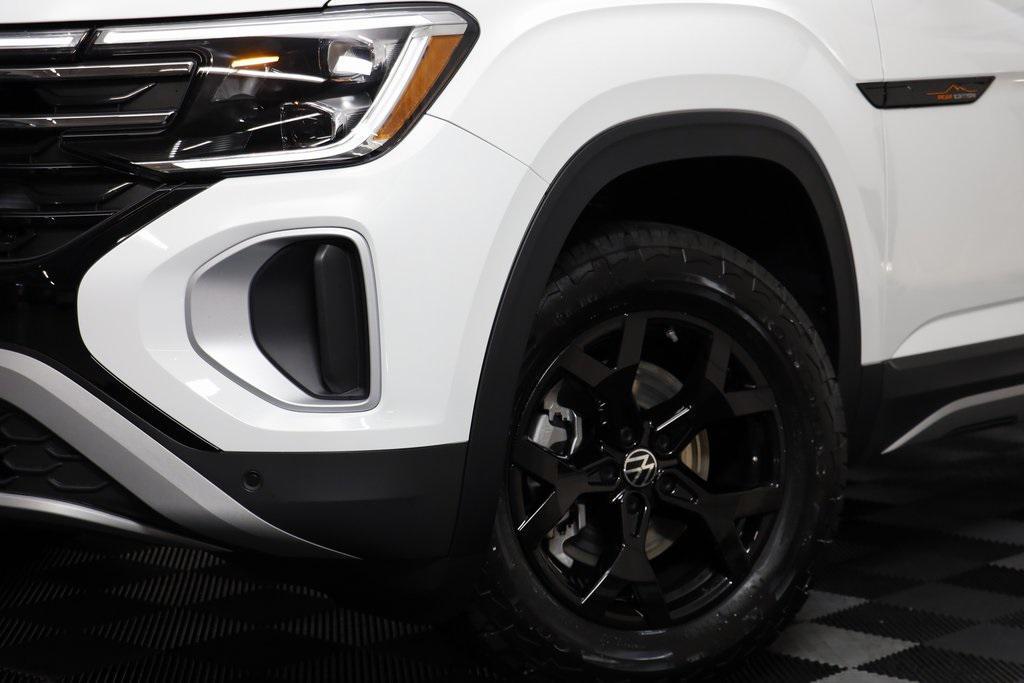 new 2025 Volkswagen Atlas car, priced at $45,056