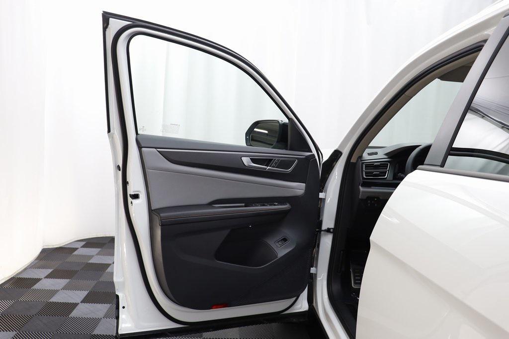 new 2025 Volkswagen Atlas car, priced at $45,056