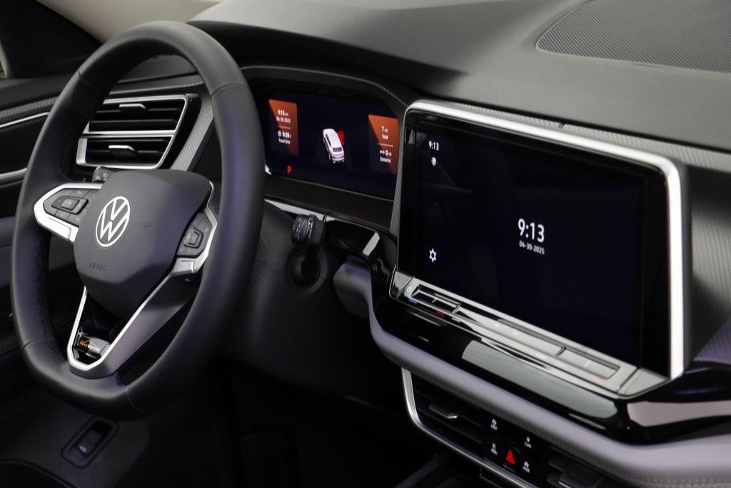 new 2025 Volkswagen Atlas car, priced at $45,056