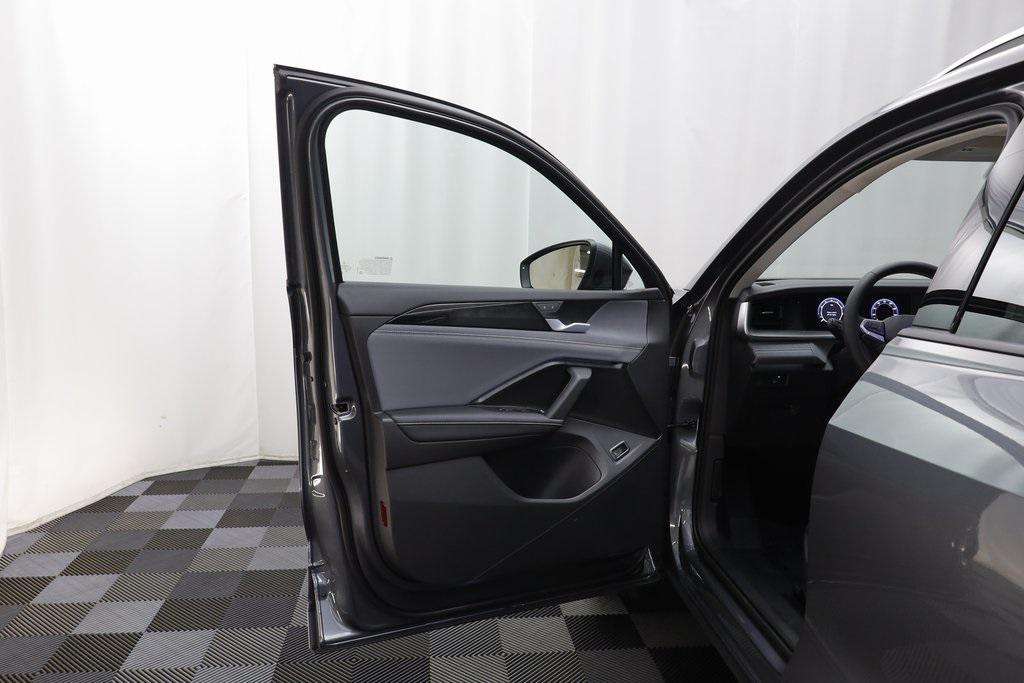 new 2025 Volkswagen Tiguan car, priced at $33,770
