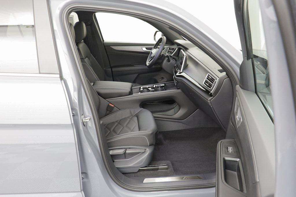 new 2026 Volkswagen Atlas Cross Sport car, priced at $46,343