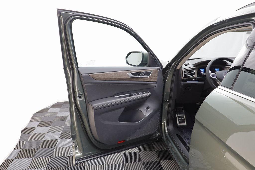 new 2026 Volkswagen Atlas car, priced at $53,542