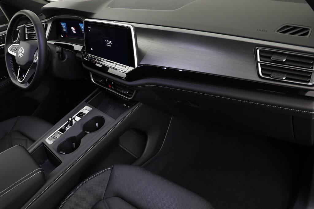 new 2025 Volkswagen Atlas Cross Sport car, priced at $39,131