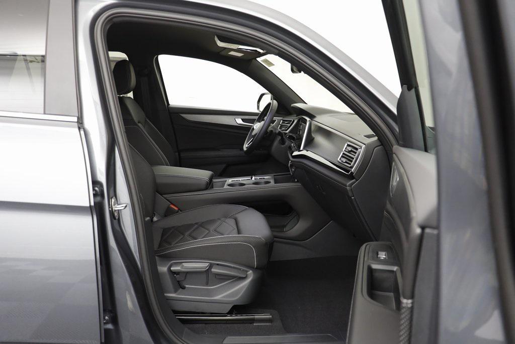 new 2025 Volkswagen Atlas Cross Sport car, priced at $39,131