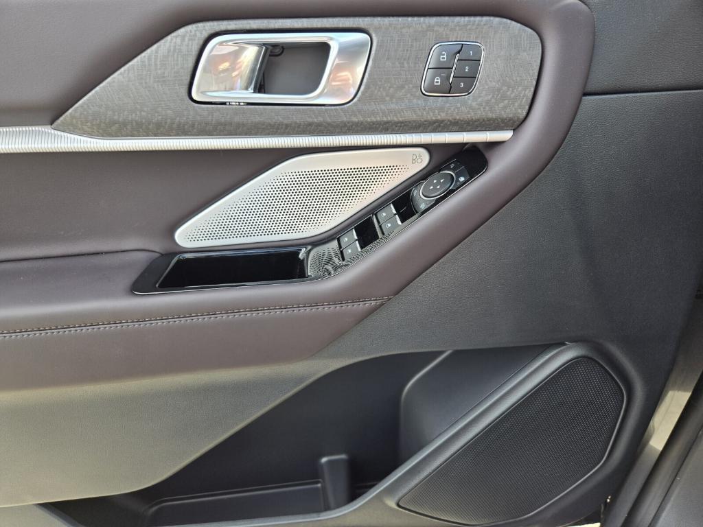 new 2025 Ford Explorer car, priced at $53,320