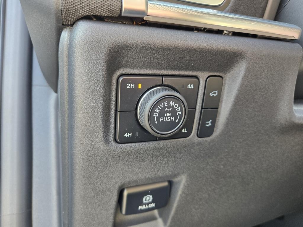 new 2025 Ford Expedition car, priced at $81,399