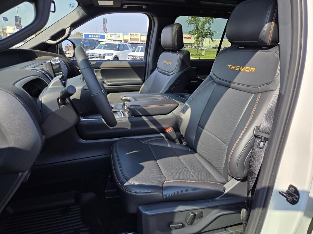 new 2025 Ford Expedition car, priced at $81,399