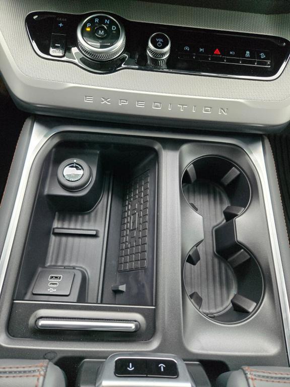 new 2025 Ford Expedition car, priced at $82,542