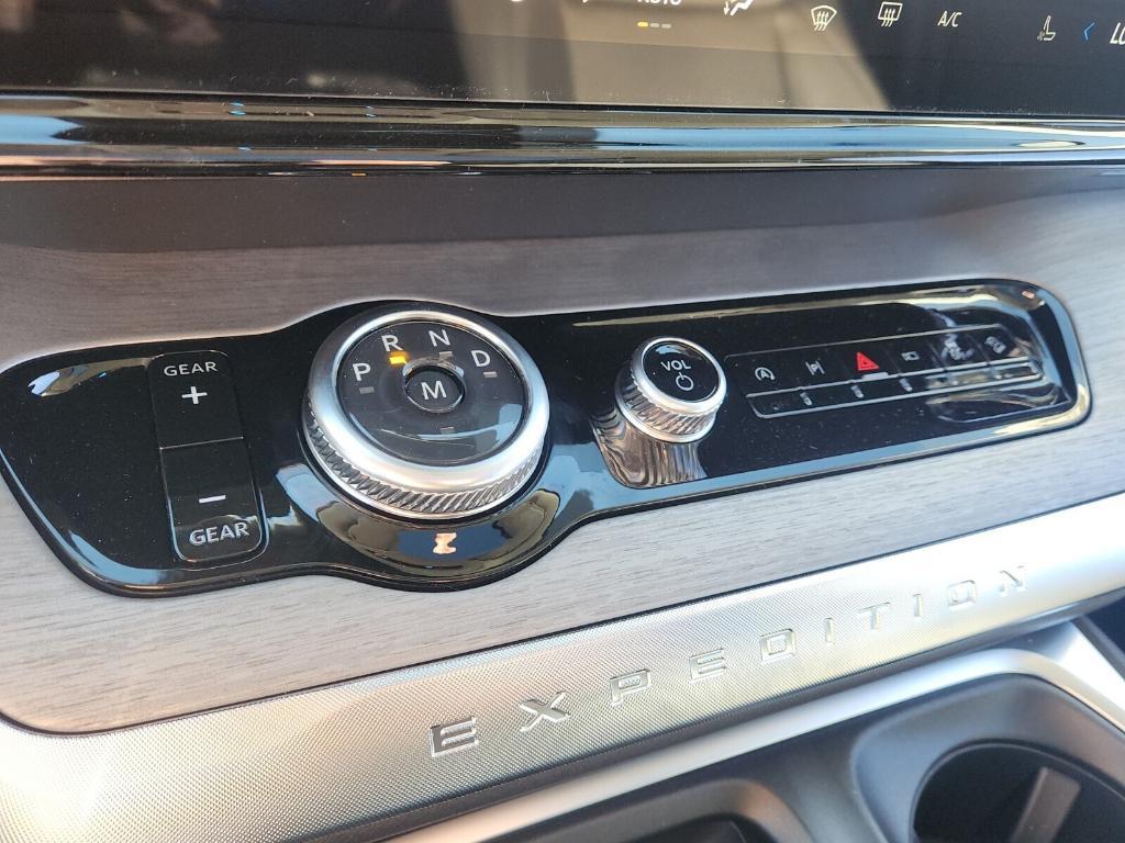 new 2025 Ford Expedition car, priced at $77,692